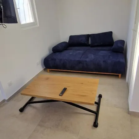 A 5min De La Apartment