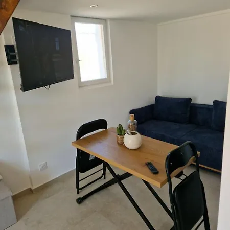 A 5min De La Apartment *